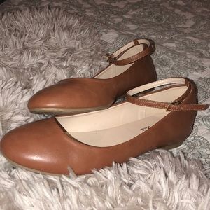 *BRAND NEW* brown flats with ankle strap
